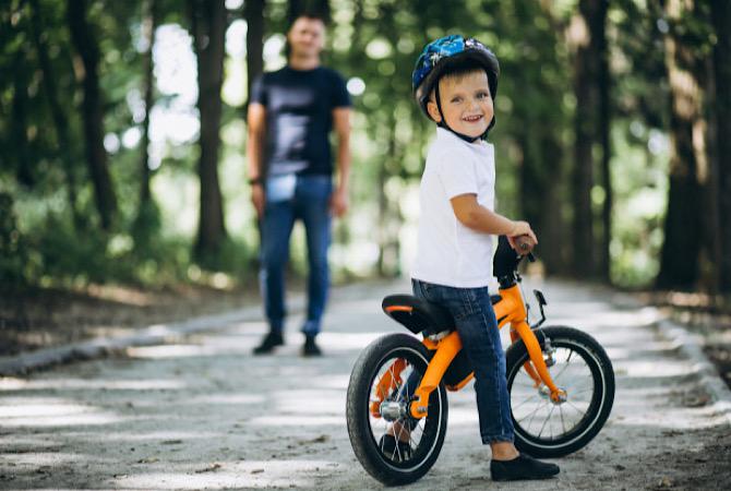 5 Tips Mengajari Anak Agar Jago Bermain Sepeda