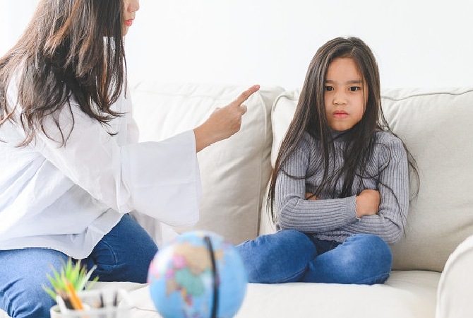 5 Tips Mengajarkan Anak Mengendalikan Emosi saat Puasa
