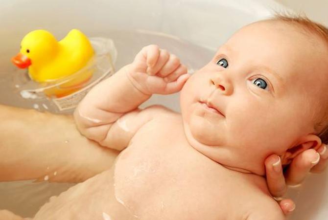 5 Tips Merawat Kulit Bayi yang Baru Lahir