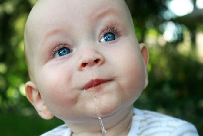 Apa Normal Bayi Mengeluarkan Banyak Air Liur?