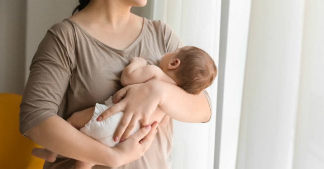 Bagaimana Cara Menggendong Bayi Baru Lahir?