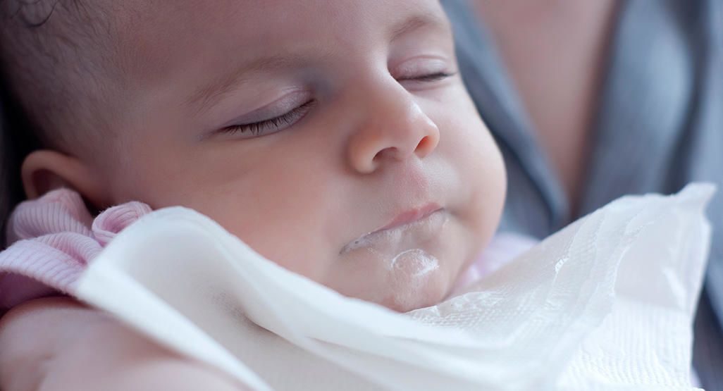 Bayi Muntah Setelah Minum Susu? Lakukan 11 Hal Ini