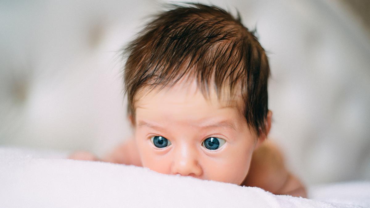 5 Cara Alami Membuat Rambut Bayi Tebal