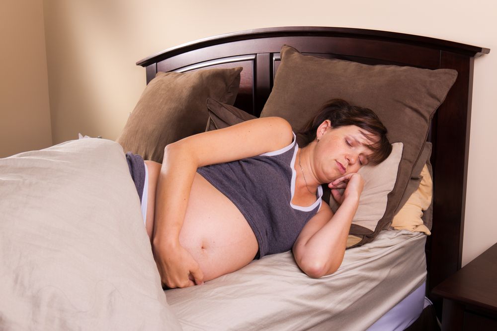 7 Cara Mengatasi Susah Tidur Saat Hamil, Jangan Begadang!