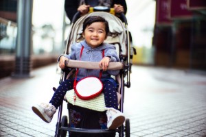 Cara Praktis Membersihkan Stroller Bayi