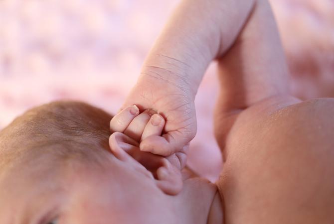 Cari Tahu Tanda Bayi Terkena Infeksi Telinga