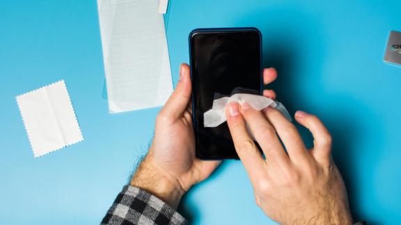 Cegah Virus, Simak Cara Tepat Bersihkan Smartphone