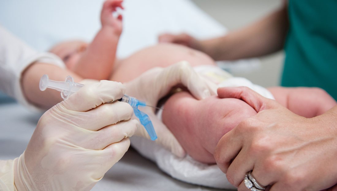 Imunisasi Pertama Bayi, Apa Aja ya Moms?