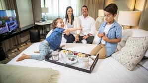 5 Kebiasaan Baru Saat Keluarga Rencanakan Staycation di Hotel