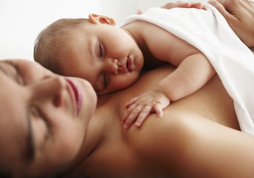 Manfaat Skin To Skin Contact Penting Untuk Bayi dan Anak
