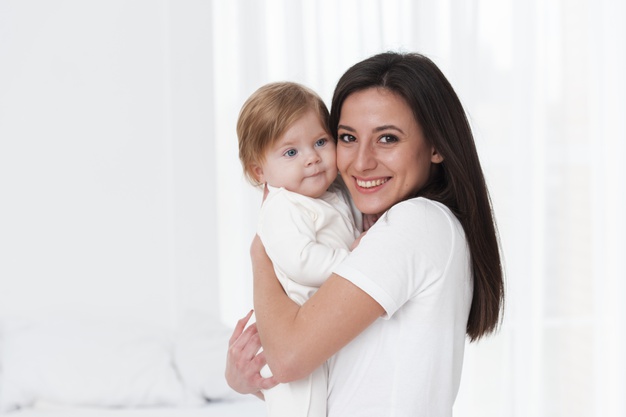 Manfaat Untuk Ibu Saat Menggendong Bayi