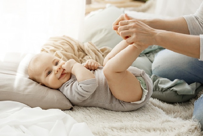 Mengapa Bayi Suka Mengemut Jari Tangan?