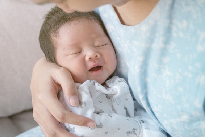 9 Tips Merawat Bayi Baru Lahir saat Pandemi
