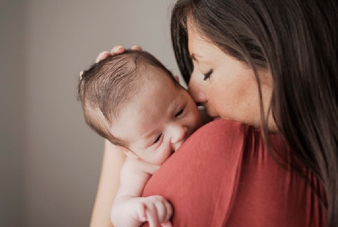 Moms, Hentikan 5 Kebiasaan Ini Jika Ingin Bayi Cepat Tidur