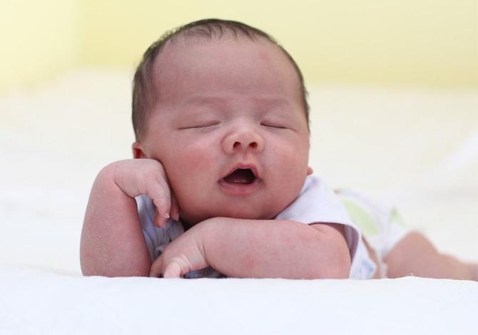 Moms ini 5 Resiko Jika bayi Tidur Tengkurap
