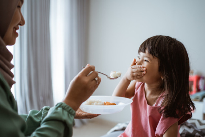 Moms, Jangan Lakukan 10 Hal Ini  jika Anak Susah Makan