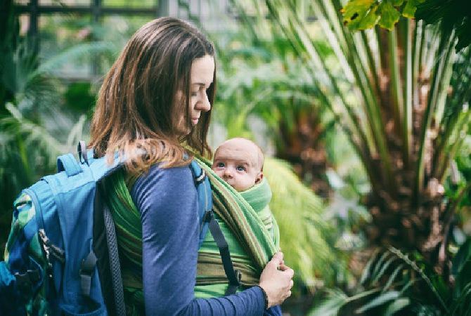 New Normal. Ini 6 Tips Aman Membawa Bayi Ke Luar Rumah