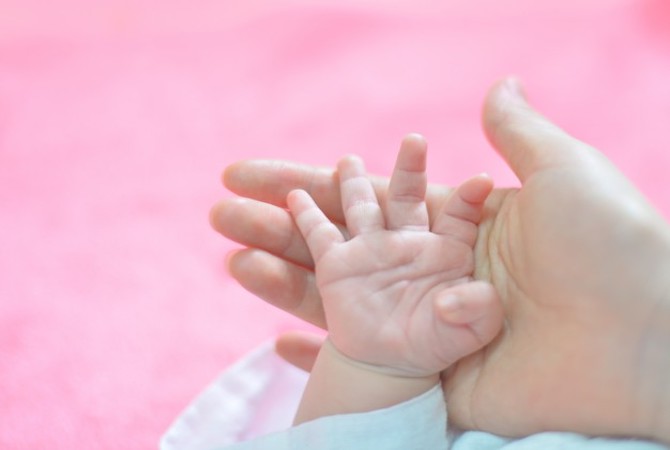 Penyebab Bayi Kuning yang Wajib Moms Ketahui