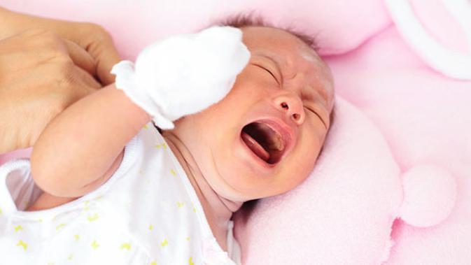 Penyebab Bayi Menangis Terus, Apa yang Sebenarnya Terjadi?