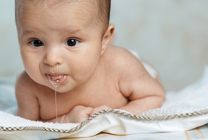 Penyebab Bayi Ngeces dan Cara Mengatasinya