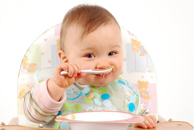 Self-Feeding  Pada Anak, Melatih Kemandirian di Usia Dini