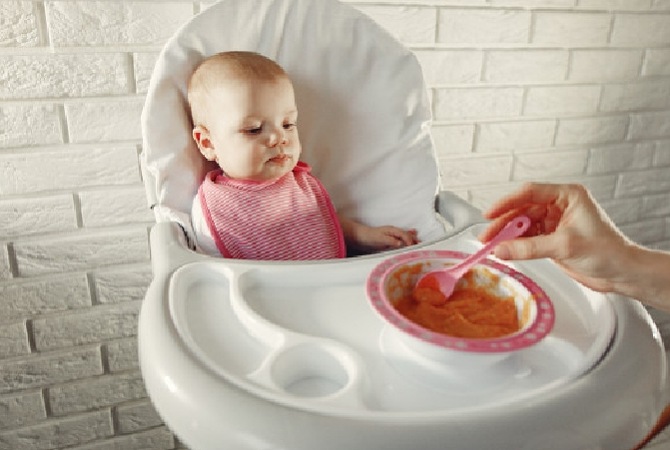Tips Memilih Sendok Makan Bayi yang Tepat