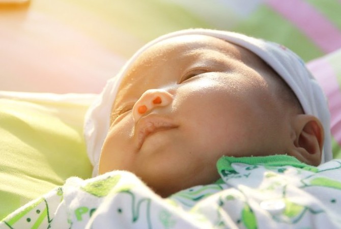 Tips Menjemur Bayi Di bawah Sinar Matahari Pagi