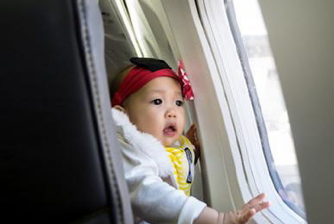 Tips Travelling, Cara Agar Anak Tidak Rewel saat di Pesawat