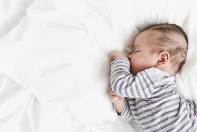 Yuk Moms Kenali Pola Tidur Bayi