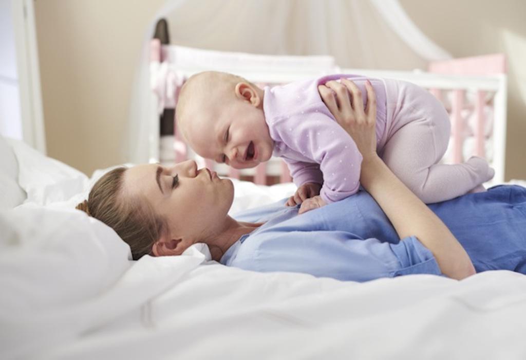 Fakta Pola Tidur Bayi Berdasarkan Usia