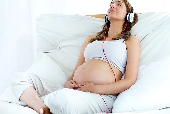 Batas Aman Penggunaan Headset Saat Kehamilan