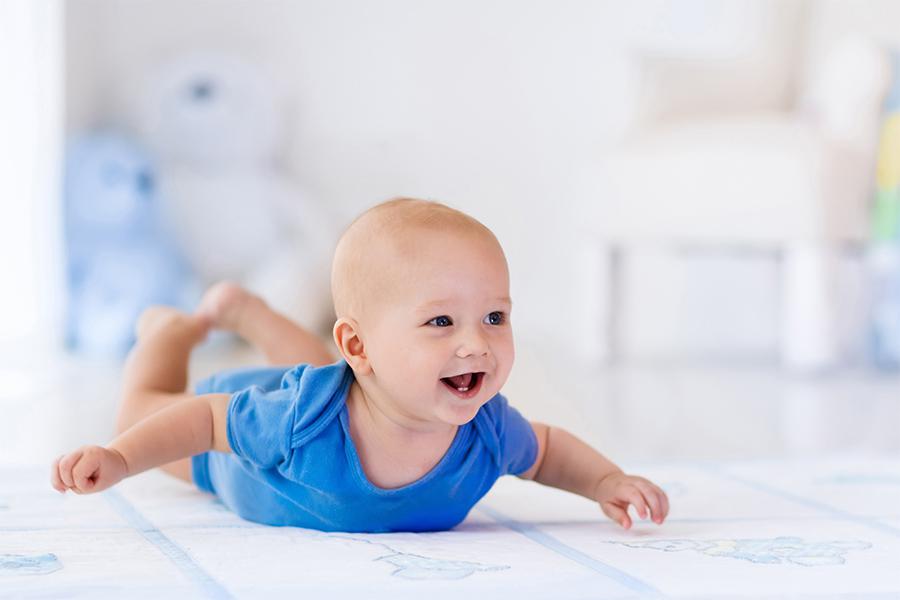 5 Langkah Melatih Bayi Agar Cepat Duduk Sendiri
