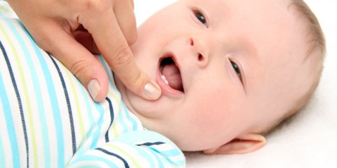 Penyebab Bayi Menggigit Puting dan Cara Mengatasinya