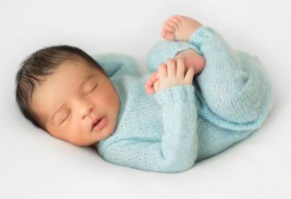 3 Penyebab Bayi Ngorok Saat Tidur dan Cara Mengatasinya