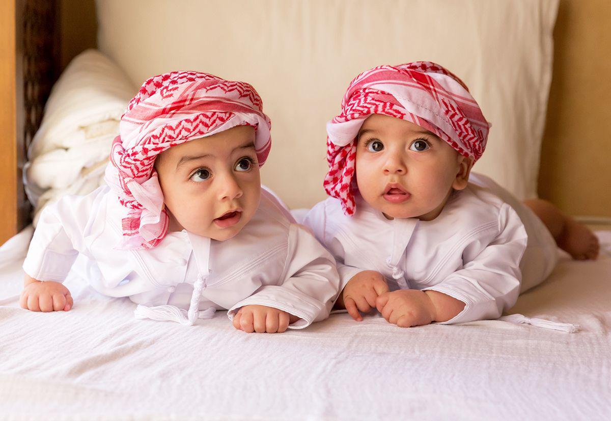 Арабский мальчик. Арабские дети. Мусульманские малыши двойняшки. Арабский младенец. Арабский для малышей.
