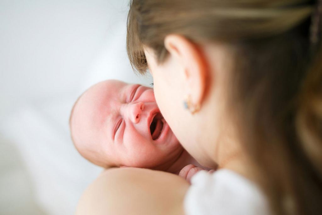 Moms Jangan Panik, Inilah Penyebab dan Solusi Bayi Baru Lahir Tidak Mau Menyusu