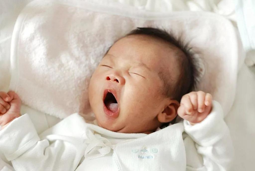 Agar Tidur Nyaman, Inilah Moms Tips dalam Memilih Bantal untuk Bayi