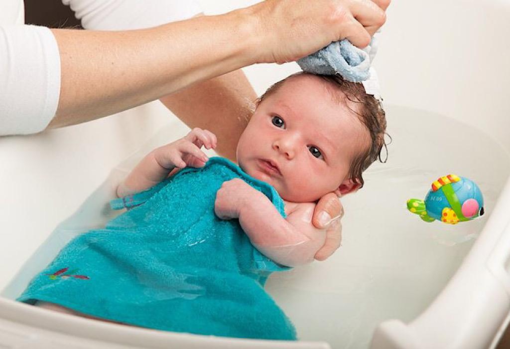 Penyebab dan Cara Mengatasi Rambut Rontok Pada Bayi
