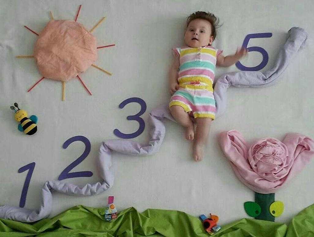 Perkembangan Bayi 4 Bulan: Bayi Mulai Aktif Berguling