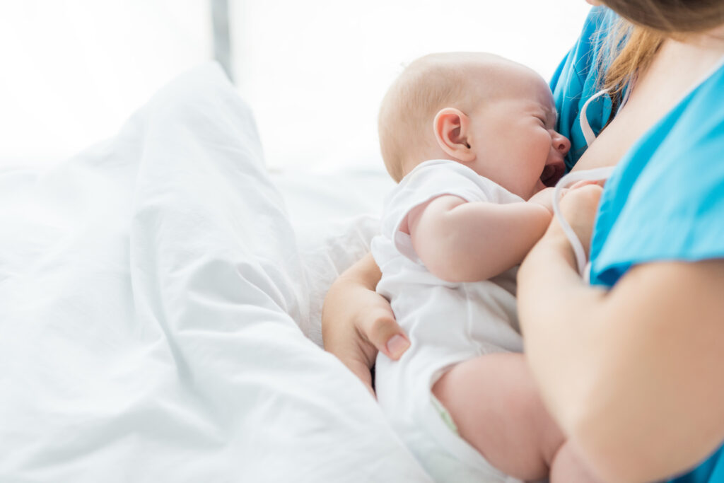 Bayi Menolak Menyusu, Kenali Sebabnya dan Cara Mengatasinya