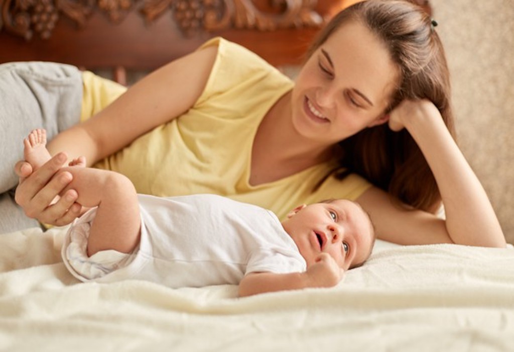 5 Cara Menenangkan Bayi yang Sebentar-Sebentar Rewel